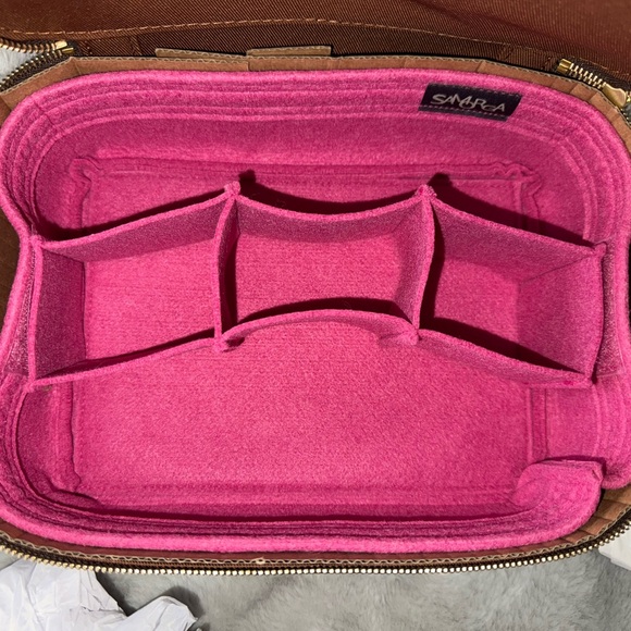 Louis Vuitton PM makeup case - Picture 7 of 9